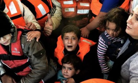 I Greci, i rifugiati ed il potere dell’ umanismo: Premiato un fotogiornalista e dei volontari