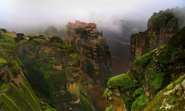 La caccia dei tartufi sotto le rocce di Meteora