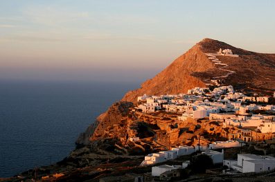 Folegandros: bellezza selvaggia e colore tradizionale