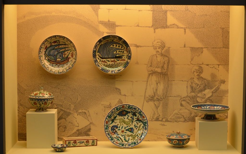 ICARΟ: La leggendaria fabbrica di ceramiche di Rodi ospitata al Museo Benaki di Atene
