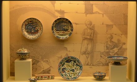 ICARΟ: La leggendaria fabbrica di ceramiche di Rodi ospitata al Museo Benaki di Atene