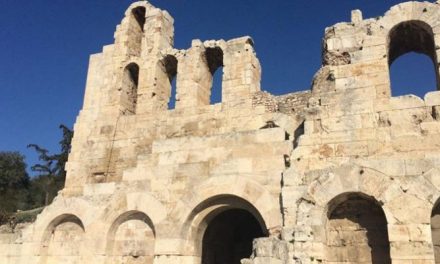 La facciata dell’ Odeon di Erode Attico libera dalle impalcature dopo 20 anni