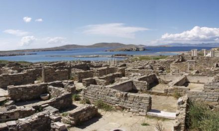 “Hera scende a Delos” ridando vita al teatro antico dell’ isola