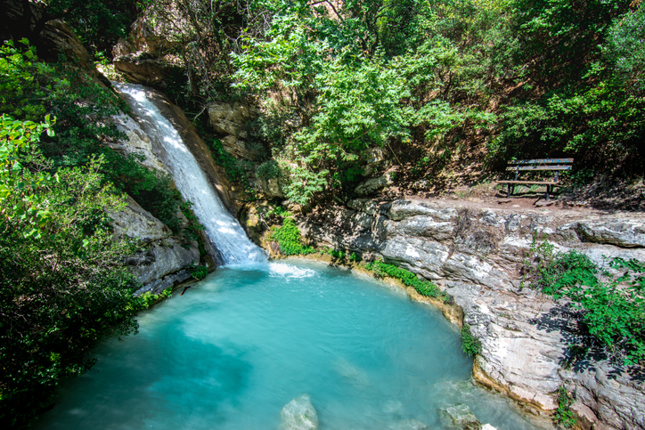 Neda: un fiume tra cascate, gole e templi o la ninfa nutrice di Zeus