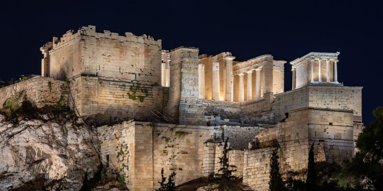 La nuova illuminazione dei monumenti nella sacra roccia e nell’area più ampia dell’Acropoli