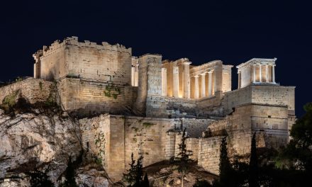 La nuova illuminazione dei monumenti nella sacra roccia e nell’area più ampia dell’Acropoli