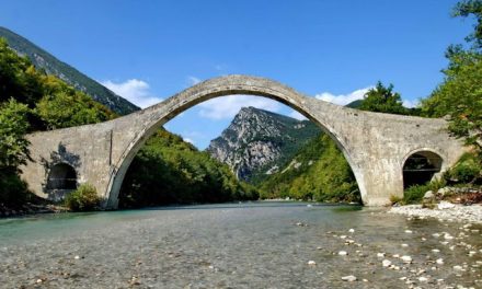 Il ponte di Plaka restaurato riceve il premio Europa Nostra Heritage