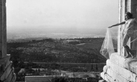 Nelly’s: la prima donna fotografa in Grecia | Mostra retrospettiva di Elli Suyiútzoglu-Seraidári