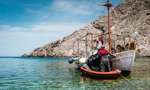  “Amorgorama”: Un’iniziativa greca guidata da pescatori che stabilisce un nuovo standard nella conservazione marina